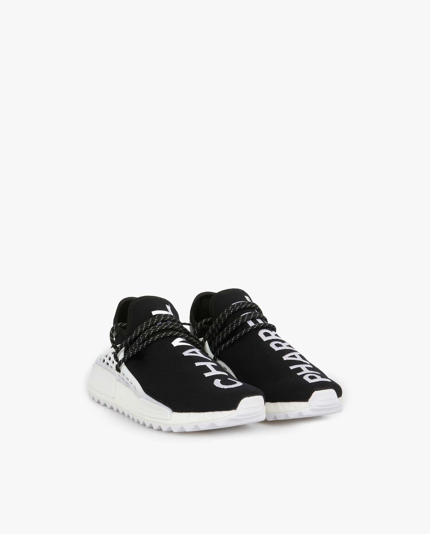 Chanel — Sneakers Collector Chanel x Pharrell Collector